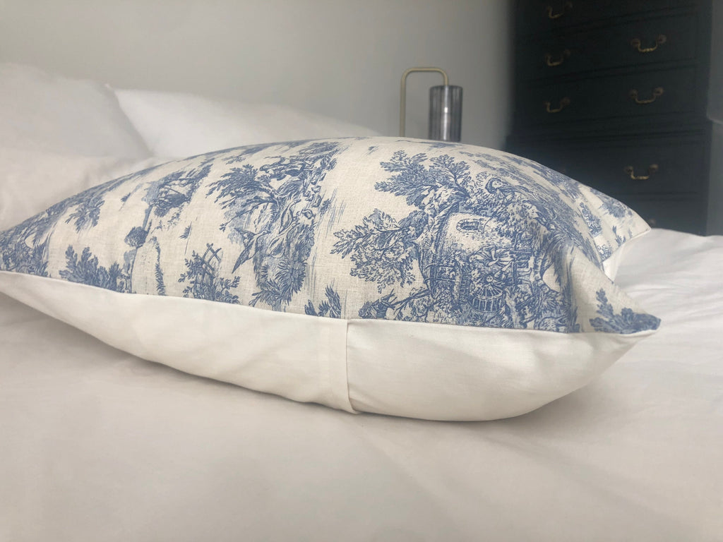 Blue toile de jouy cushion covers, French country pillows, farmhouse decor, large pillow shams