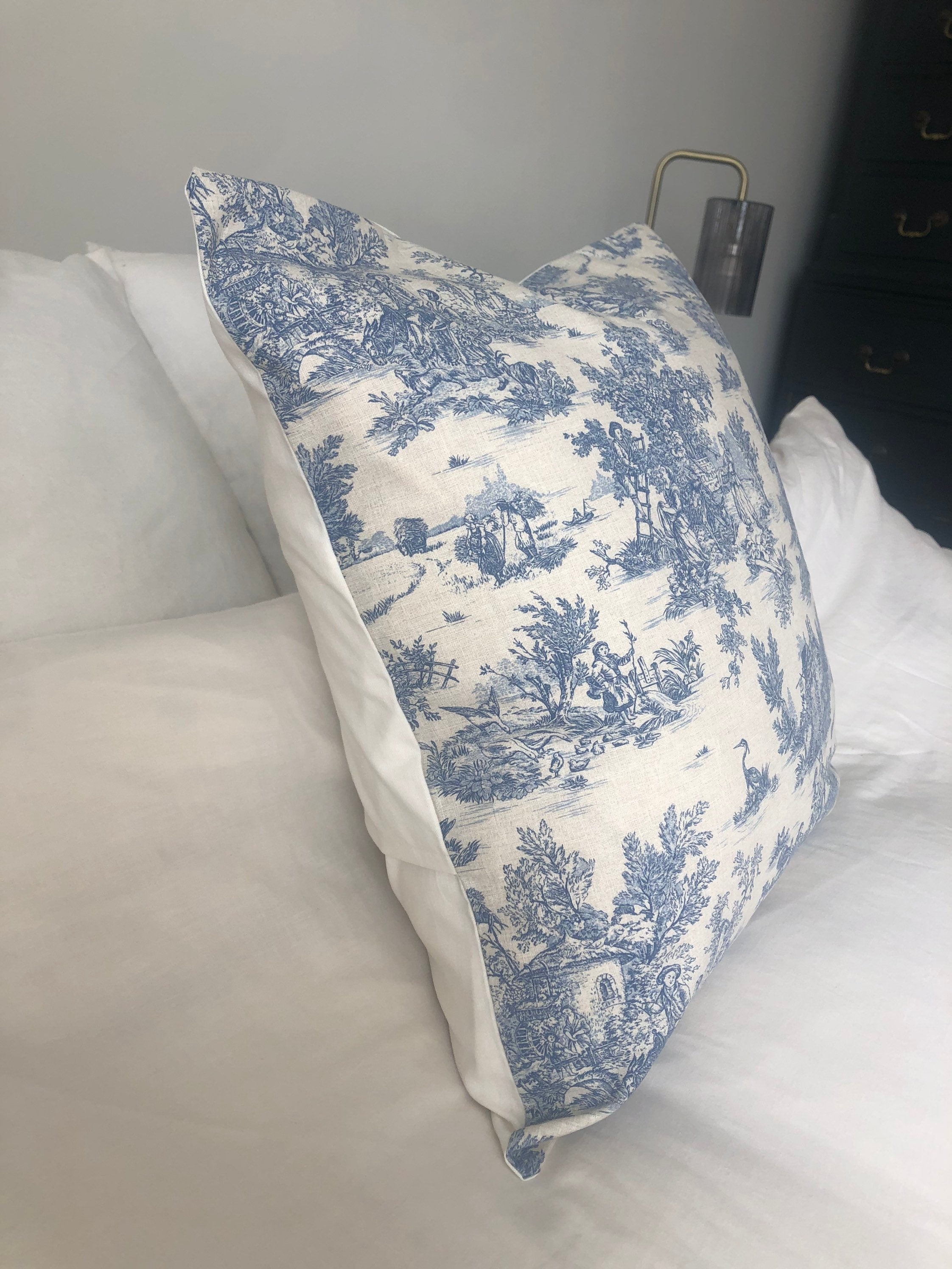 Blue toile de jouy cushion covers, French country pillows, farmhouse decor, large pillow shams